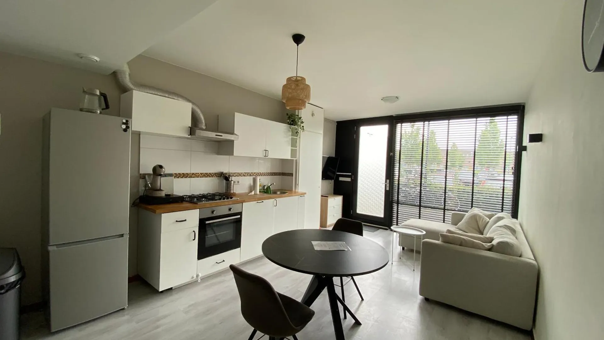 Studio Amsterdam 0*,